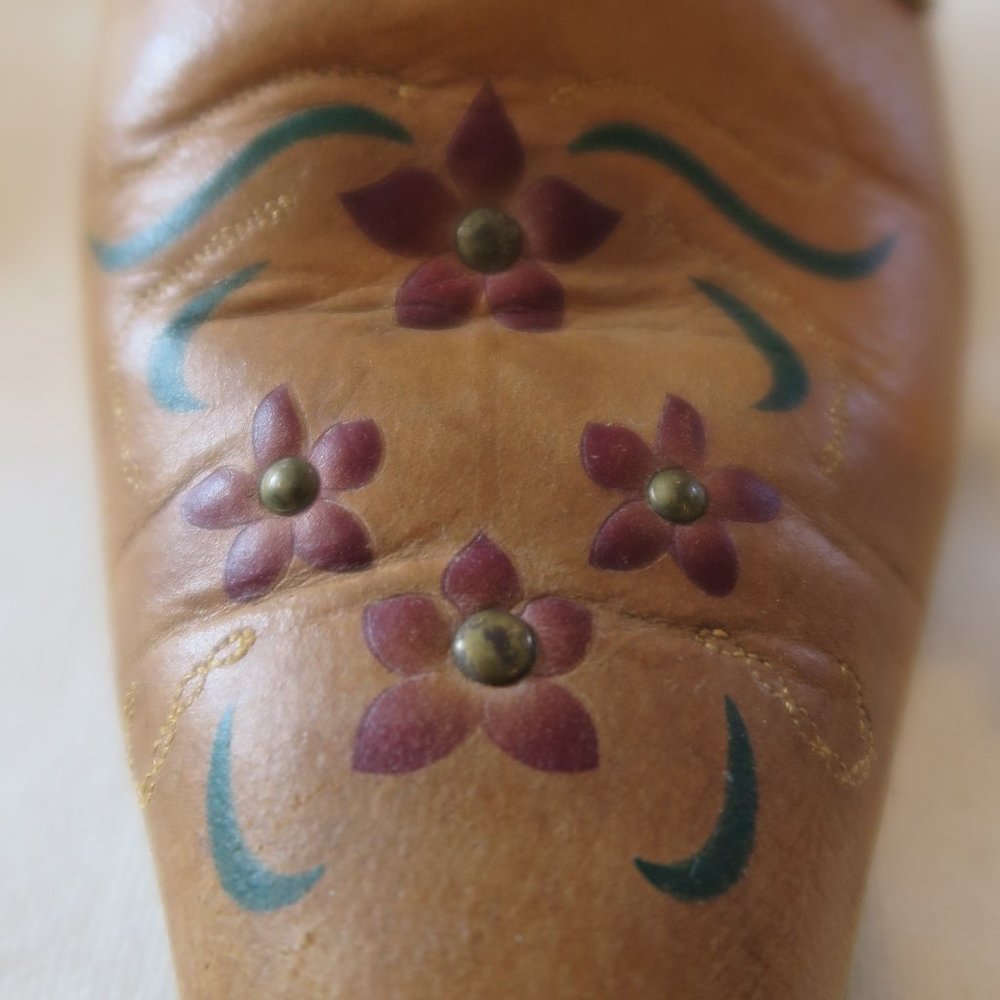 ROPER Tan Leather clog Size 7.5  painted flowers